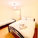 Lovely Ground Floor 2 Bedroom House Ealing London