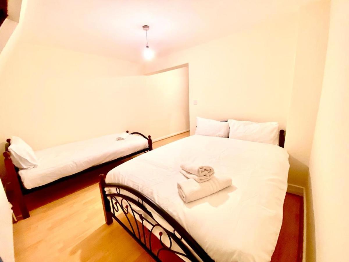 Lovely Ground Floor 2 Bedroom House Ealing * London