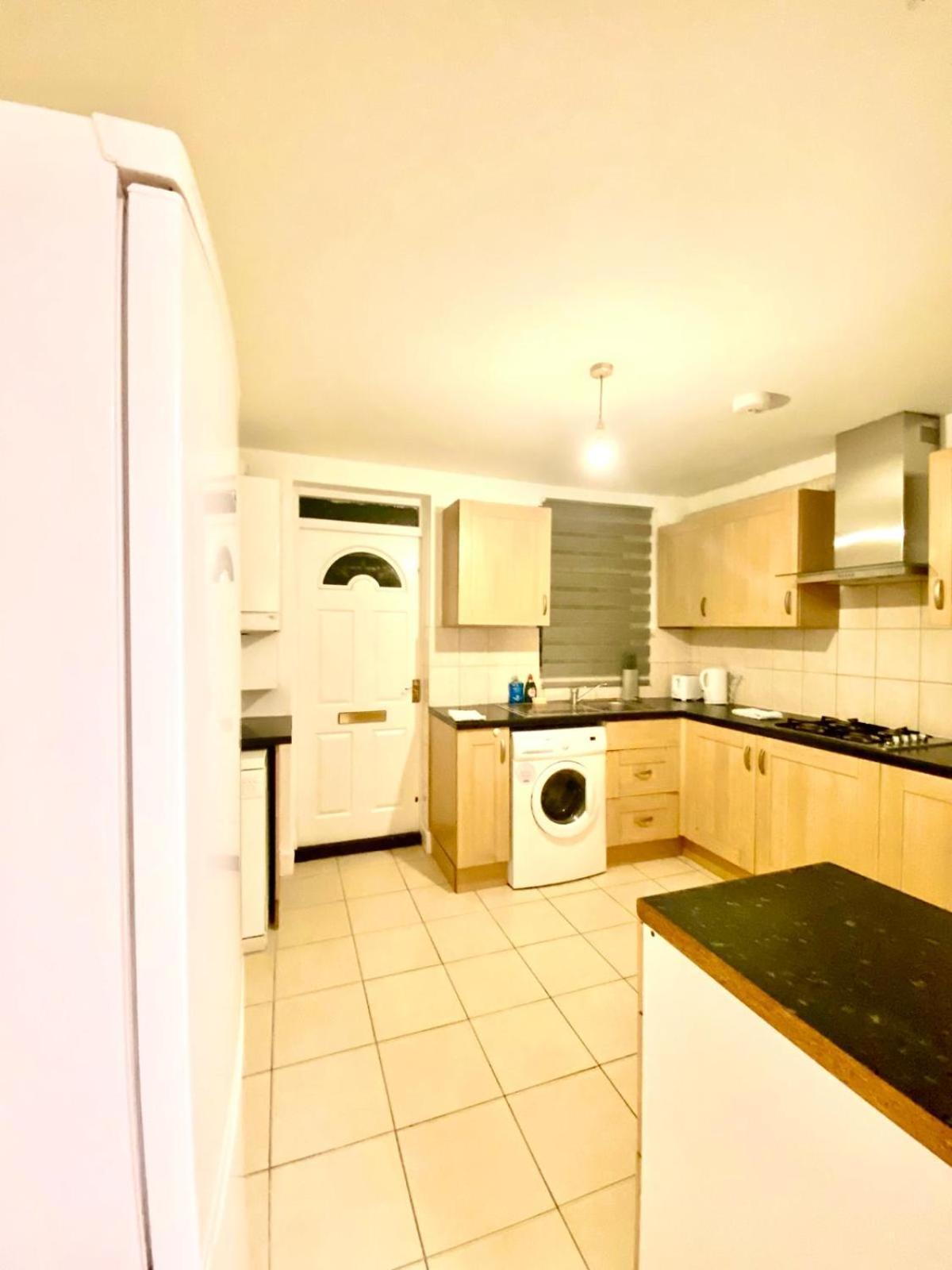 Lovely Ground Floor 2 Bedroom House Ealing Holiday home