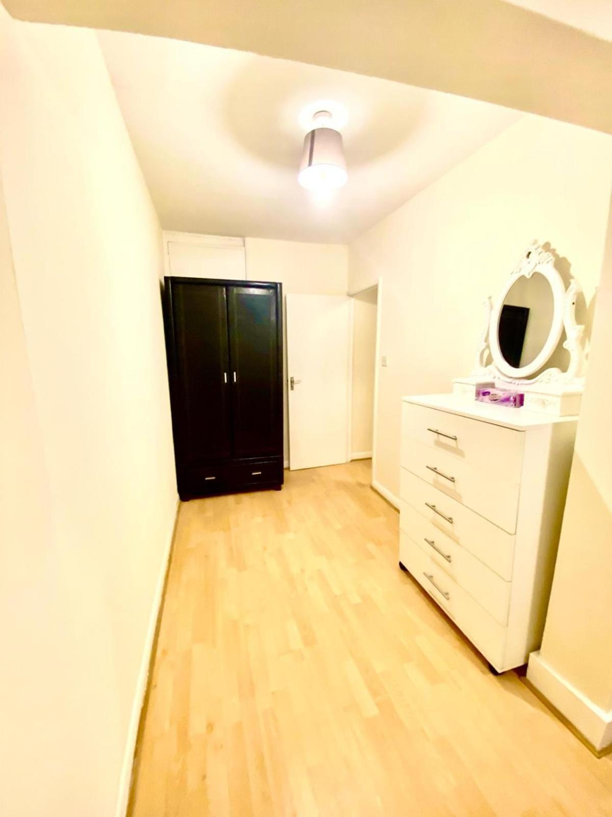 Lovely Ground Floor 2 Bedroom House Ealing Holiday home London