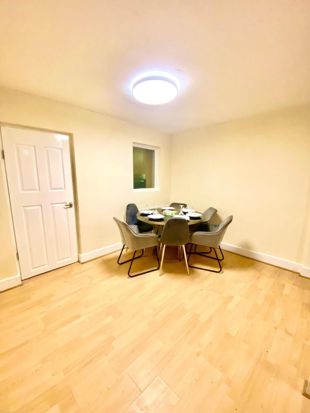 Lovely Ground Floor 2 Bedroom House Ealing Holiday home *